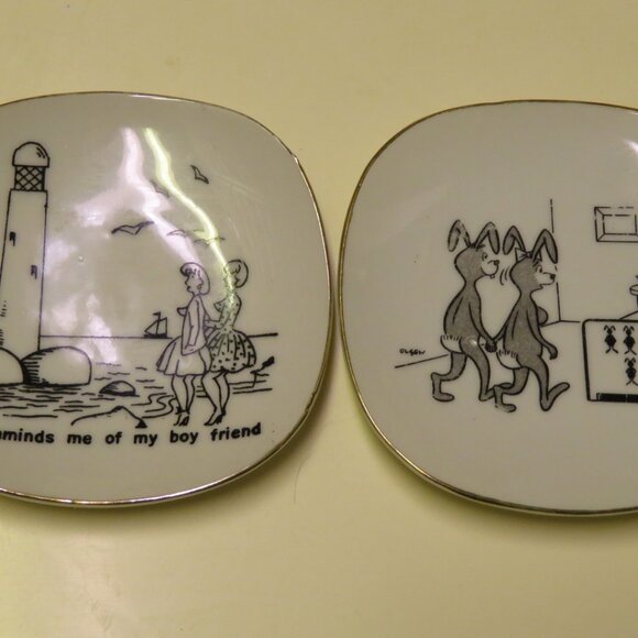 Pair Sexy Humorous Small Plates Vintage (DK669) - Picture 3 of 6